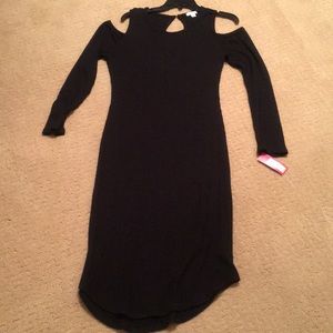 Black ribbed shoulder cut out dress w/keyhole back